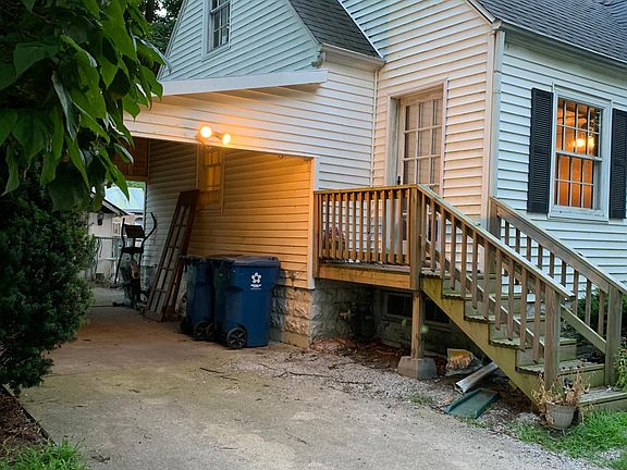 Side view with car port