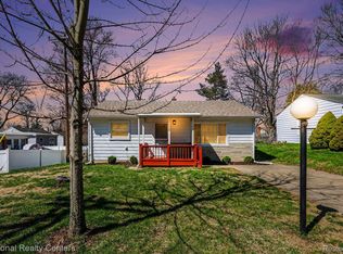 586 Bagley St, Lake Orion, MI