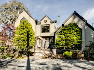 2075 Floral Hill Dr, Eugene, OR 97403