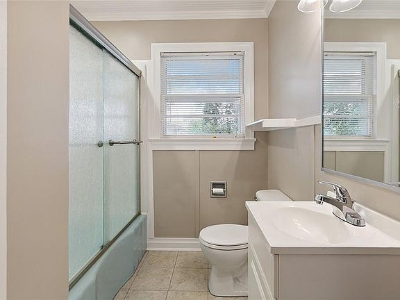 5th image of 259 Leonard St
