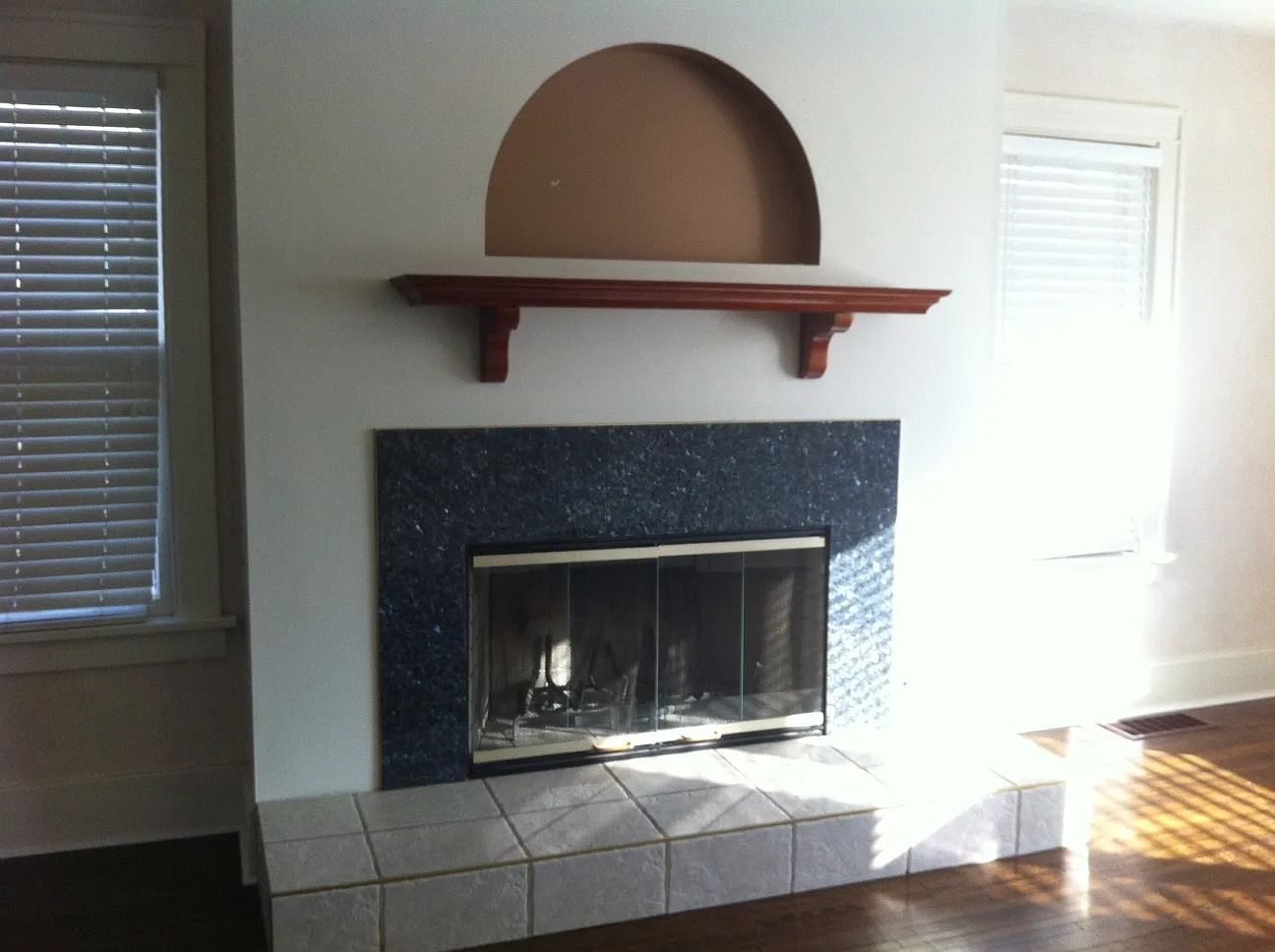 2 Bedroom Country Charm in Elkhart — Photo 2