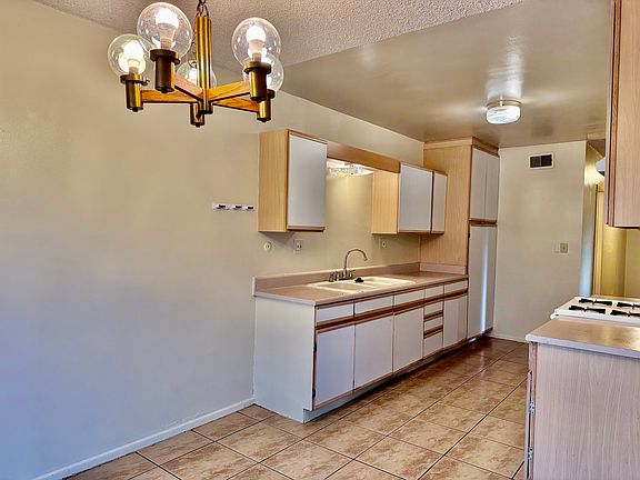 5th image of 1186 S Belhaven St #1