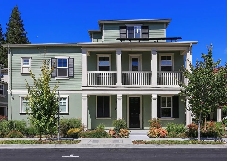 128 Avellino Way