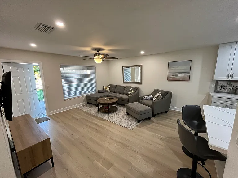 192 SE 27th Ct — Photo 9