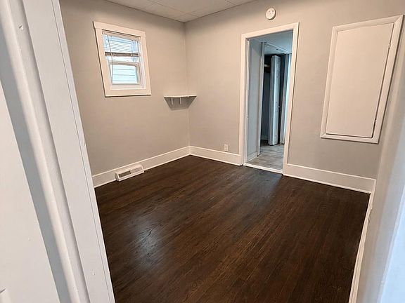 4th image of 153 Dwight St