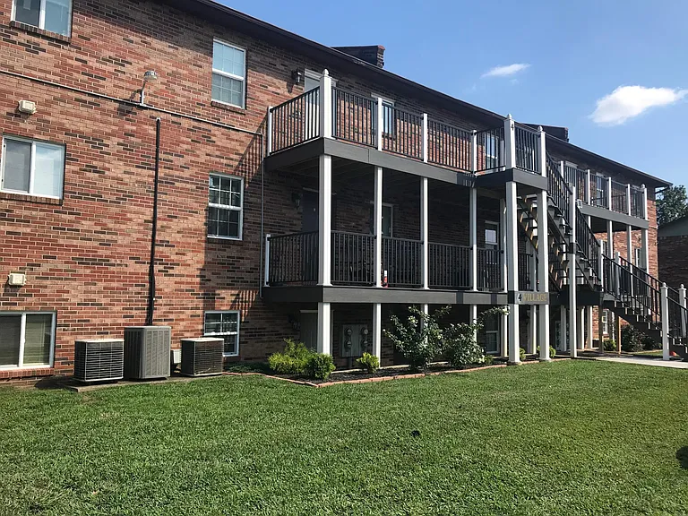 4 Village Dr #3 — Photo 11