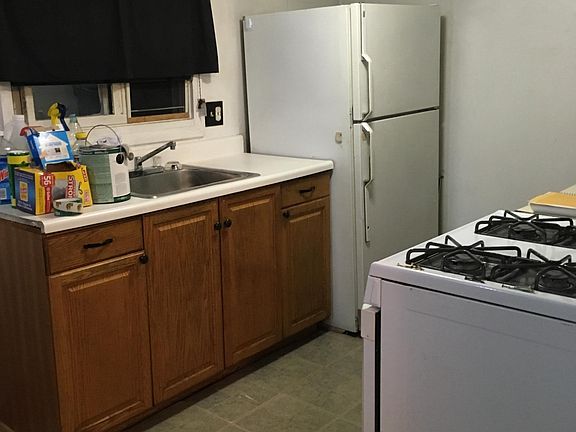 Full eat in KTCHN Apt 2F Glass St