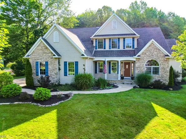 8047 Sandstone Dr, Northfield, OH 44067