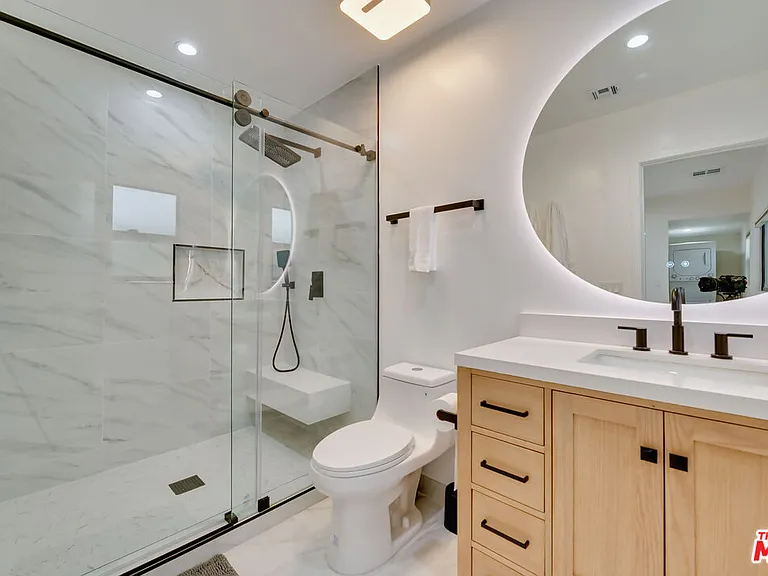 918 N San Vicente Blvd #B — Photo 12