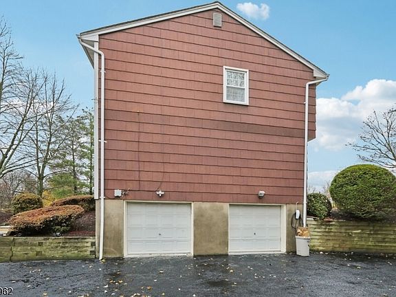 4th image of 822 Pompton Ave #2