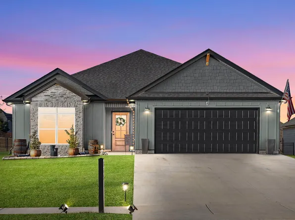 305 Frontier Dr, Clarksville, TN 37043