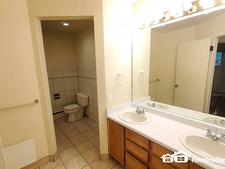 2225 S Cherry St — Photo 3