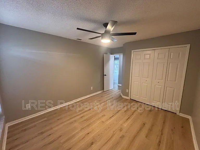 1004 Stout Ct — Photo 23