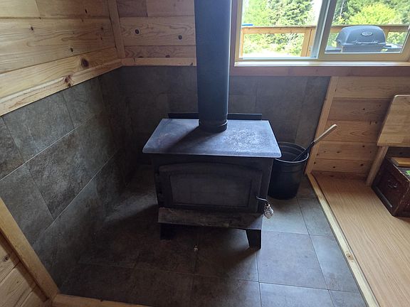 4th image of 101 Maple Ln