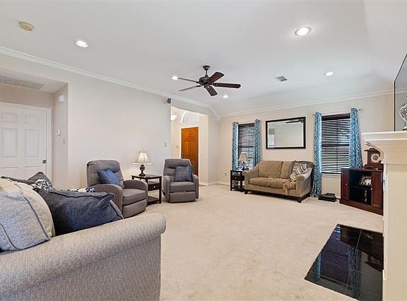 3rd image of 1306 Louise Ln
