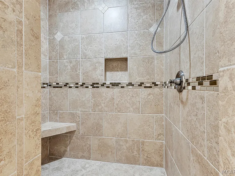 140 Livingston Cir — Photo 20