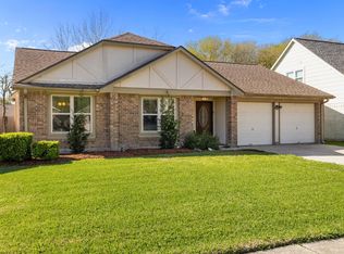 2785 Pinewood Dr, League City, TX 77573