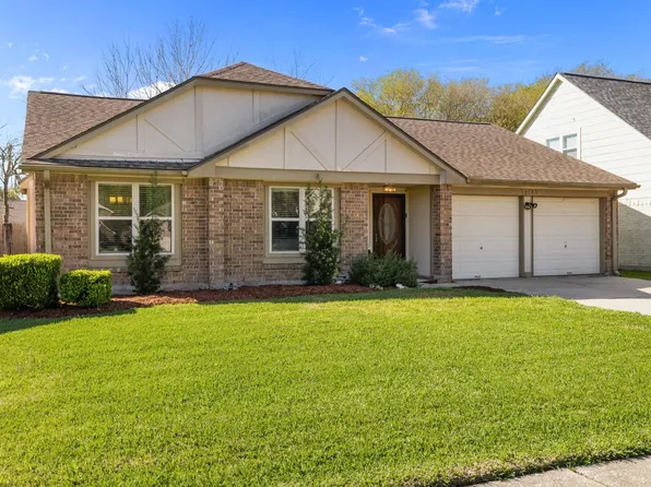 2785 Pinewood Dr, League City, TX 77573