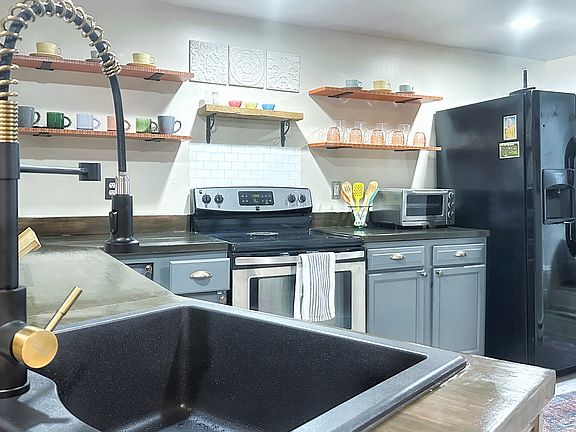 5th image of 2123 Rivermont Ave APT 101