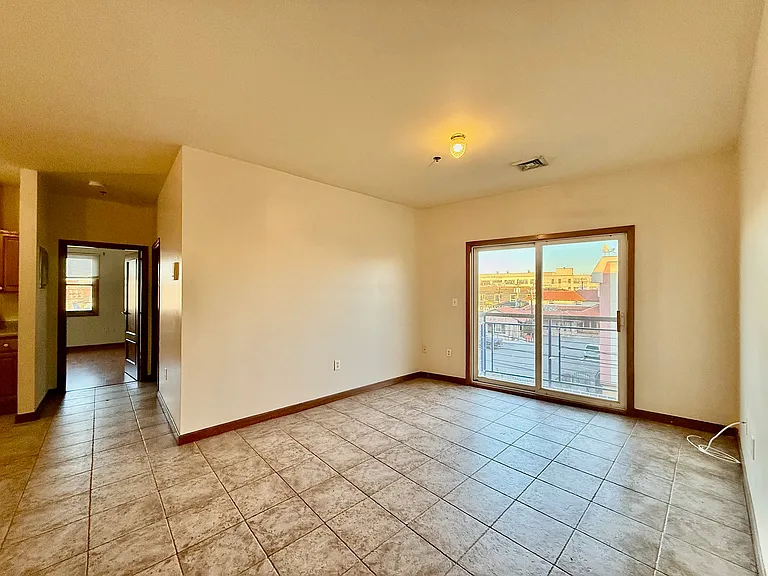 142 Fleming Ave #3B — Photo 6