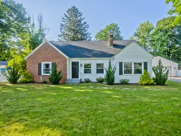 17 Hunting Ln, Wilbraham, MA 01095