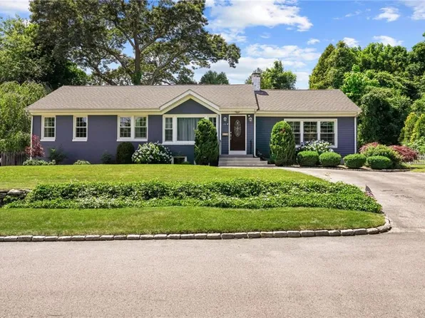 25 Shady Glen Dr, Warwick, RI 02818