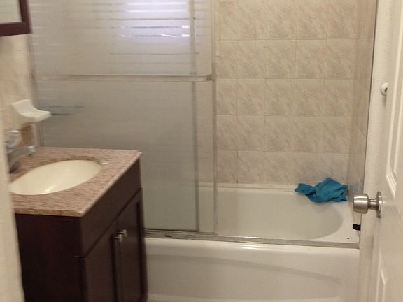 2nd image of 2414 43rd St APT 2R