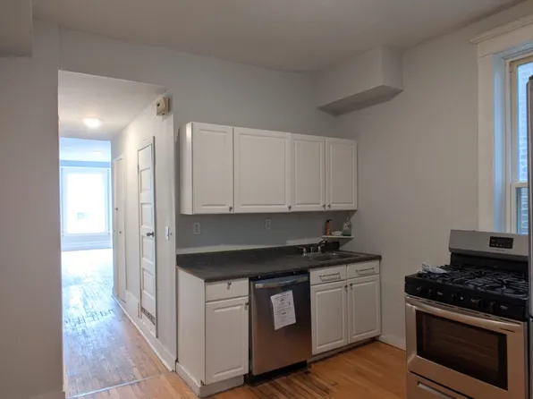 3544 N Halsted St #2F, Chicago, IL 60657