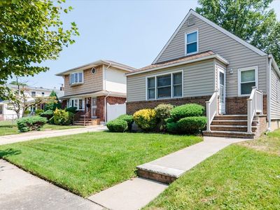 8049 260th Street, Glen Oaks, NY, 11004
