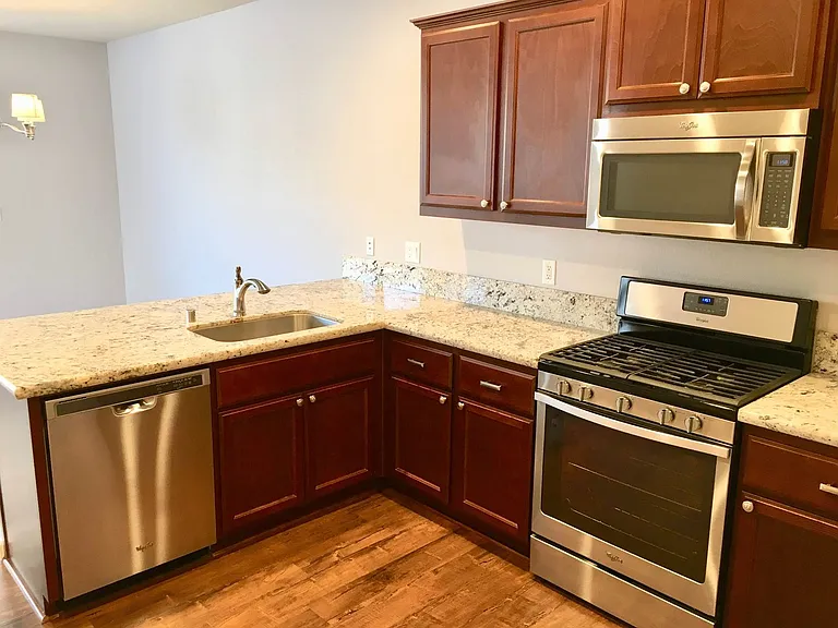 290 Slate Ave — Photo 9