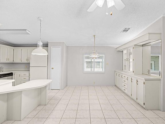 4th image of 8221 Cinnamon Lane