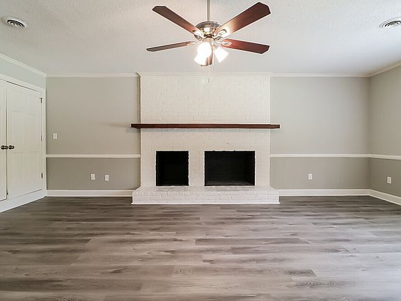 5th image of 300 W Holding St