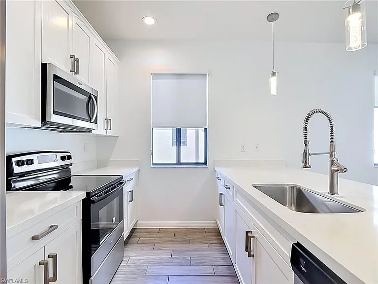 5045 Arancia Ln — Photo 4