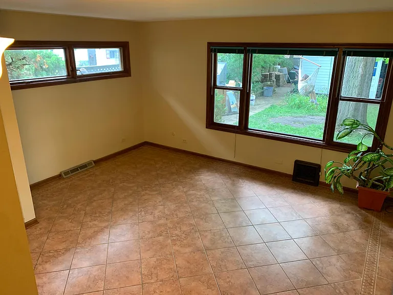 3810 Blanchan Ave — Photo 2
