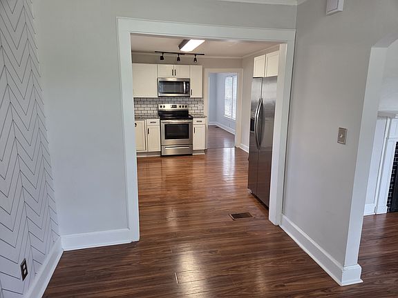 5th image of 103 E Bearden St