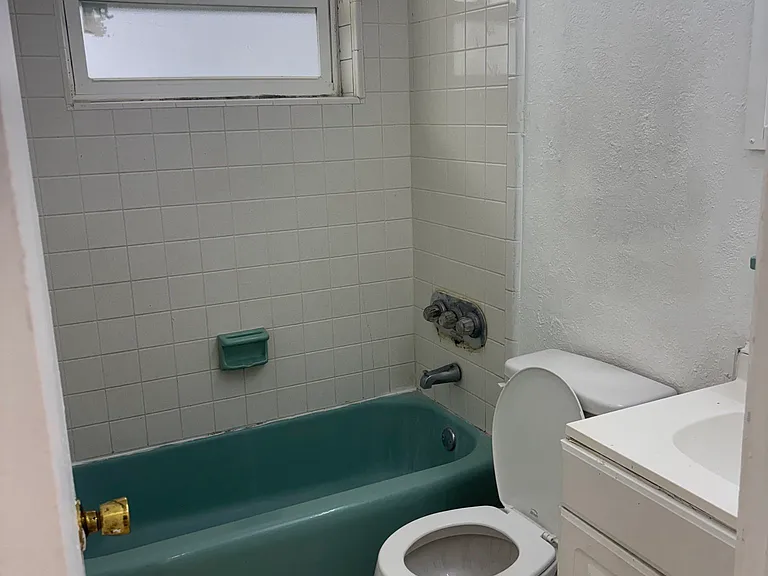 227 W Blue Heron Blvd — Photo 6