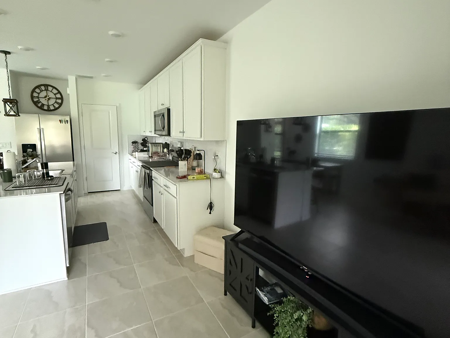 3 bed, 1657 sqft, $2,400 — Photo 3