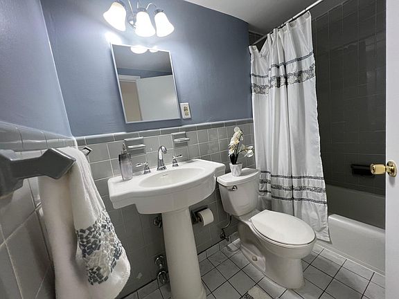 4th image of 3515 Washington Blvd APT 412