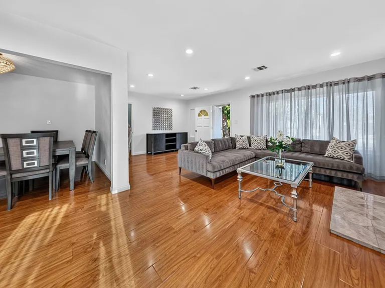11407 Delano St — Photo 13