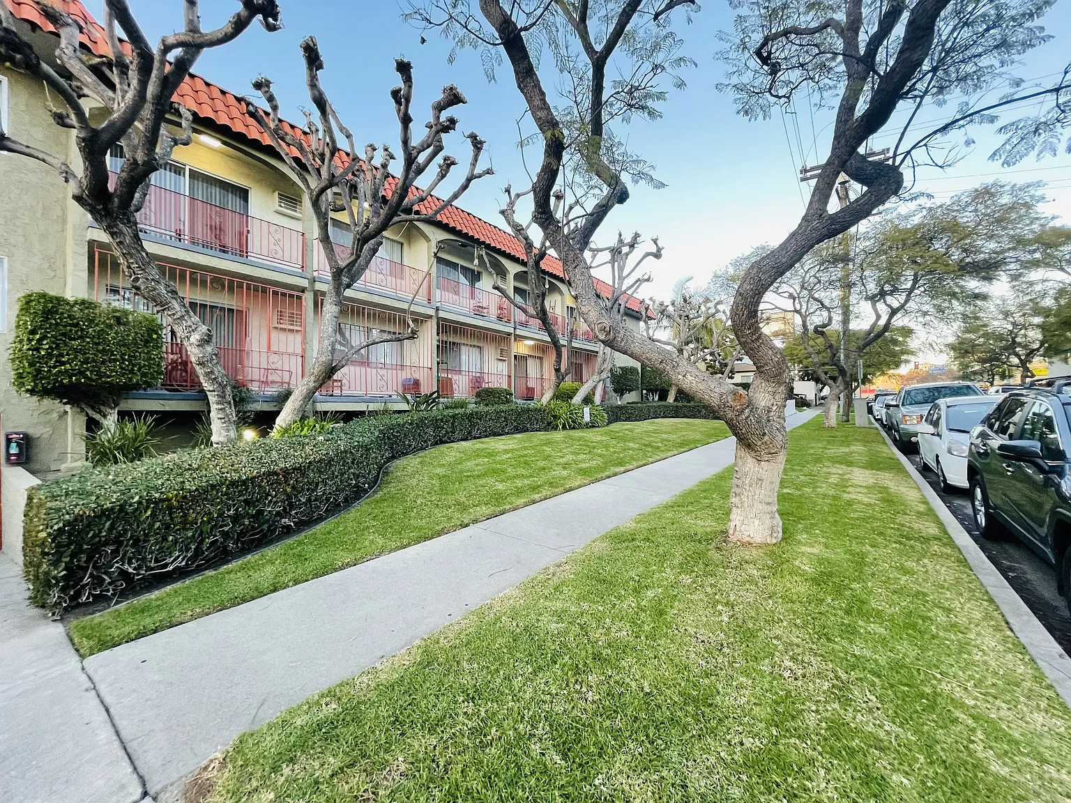 Lido Apartments - 10535 Rose Ave — Photo 4