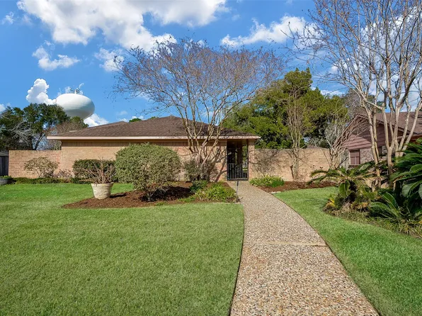 3107 Groveshire Ct, Sugar Land, TX 77478