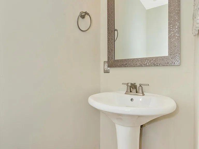 5211 Duke Ct — Photo 7