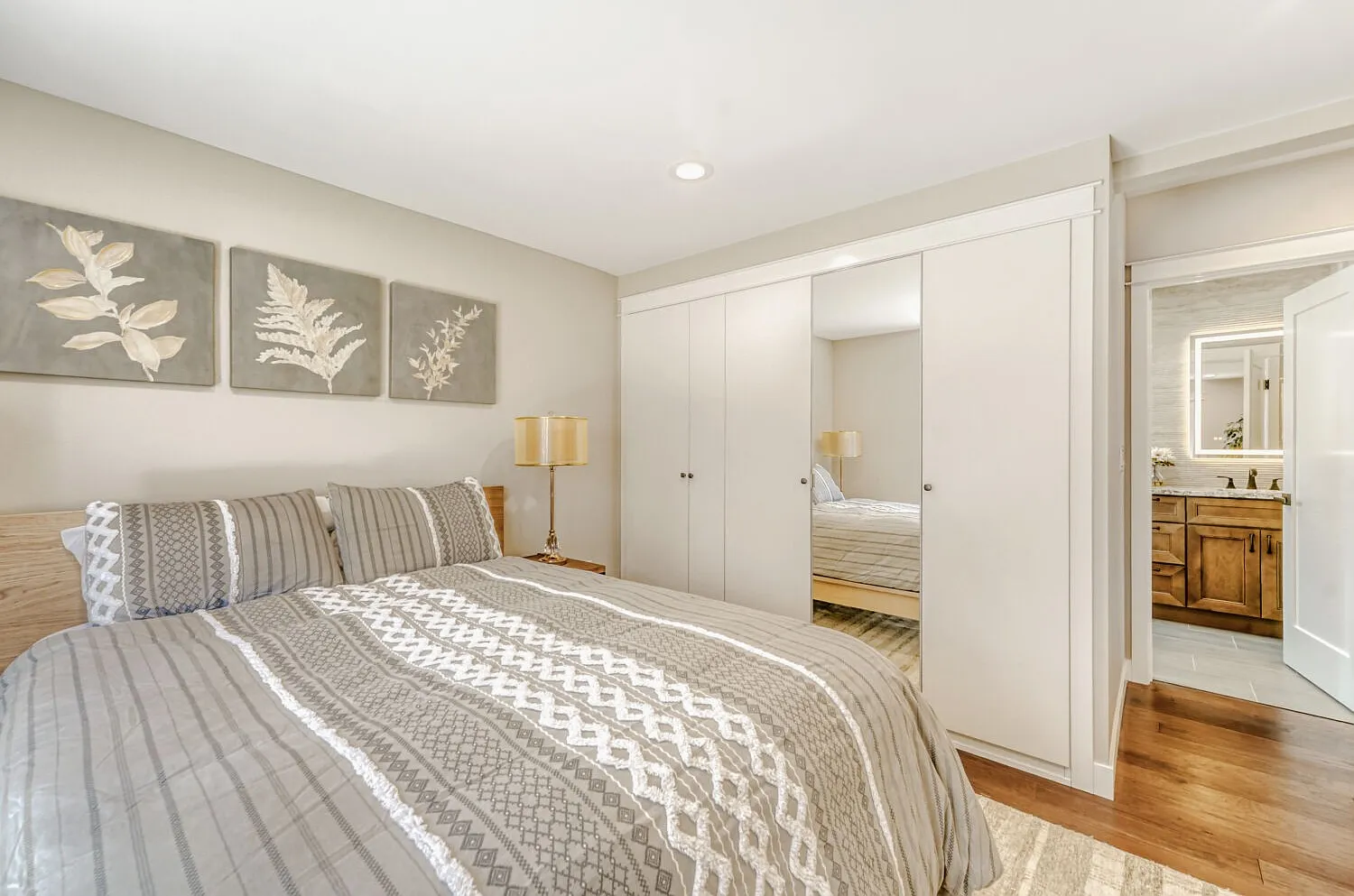 3 bed, 2326 sqft, $3,795 — Photo 4