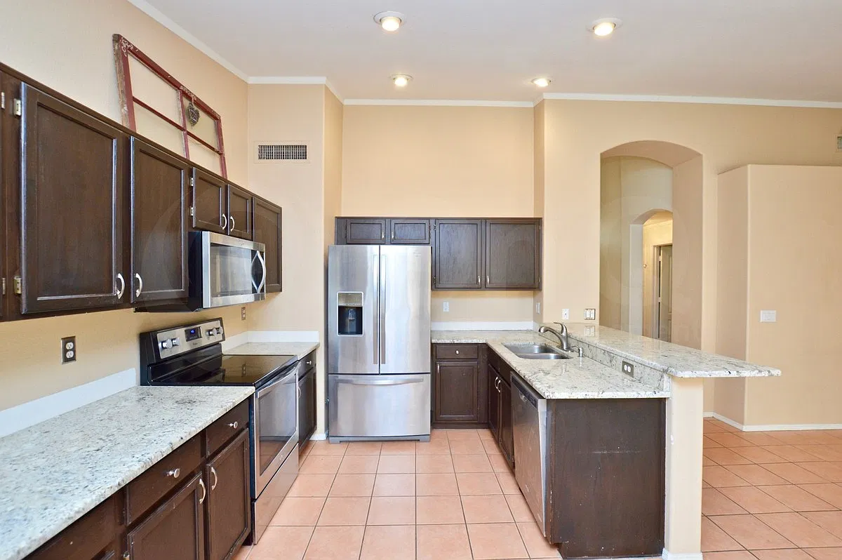 3 bed, 2.0 bath, 1613 sqft, $2,549 — Photo 3
