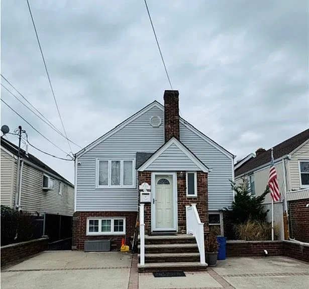 5-bedroom apartment for sale in Howard Beach-Lindenwood