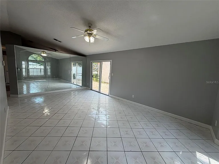 404 San Gabriel St — Photo 3
