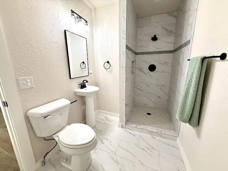 723 Roff St NE — Photo 25