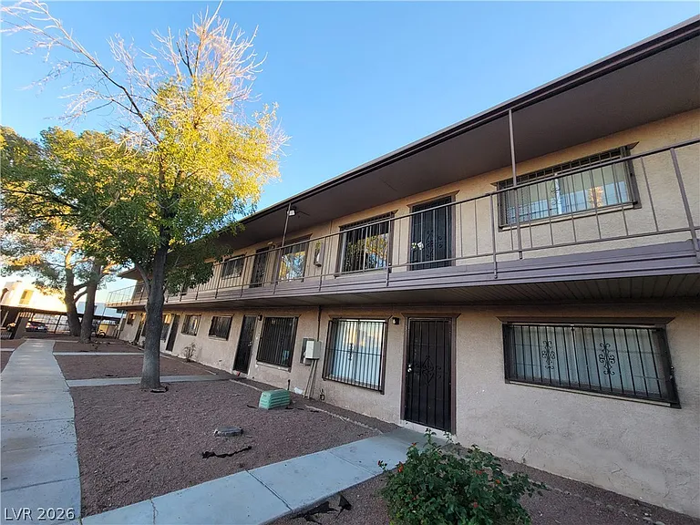 615 S Royal Crest Cir #10 — Photo 2