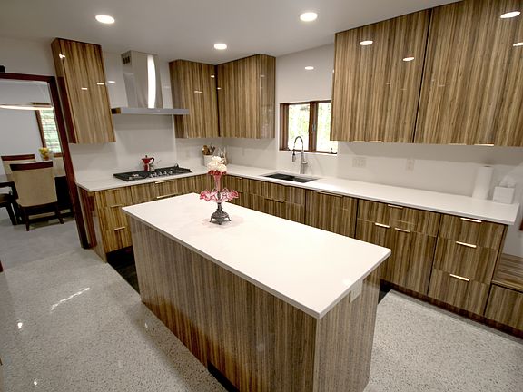 Kitchen Cooking/Prep Area