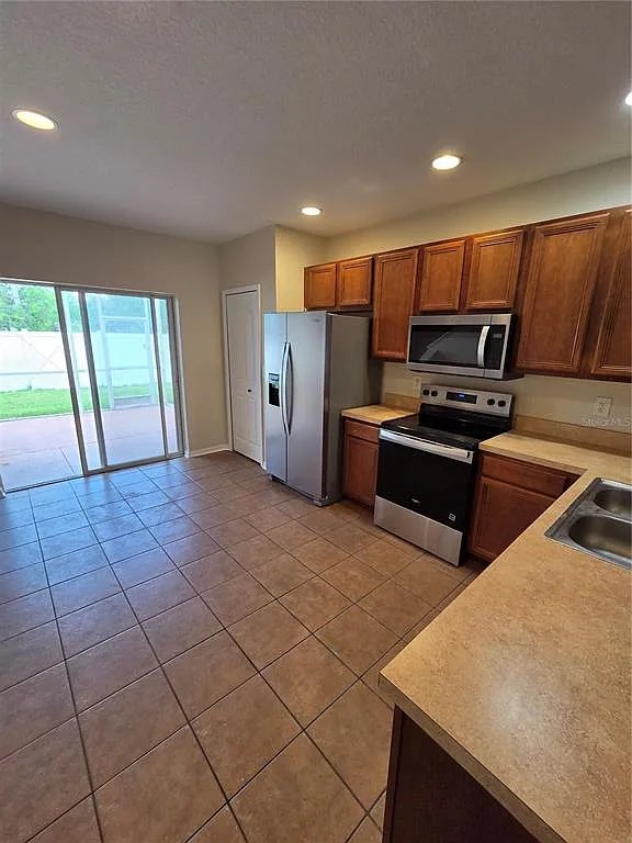 2 bed, 2.5 bath, 1248 sqft, $1,800 — Photo 4